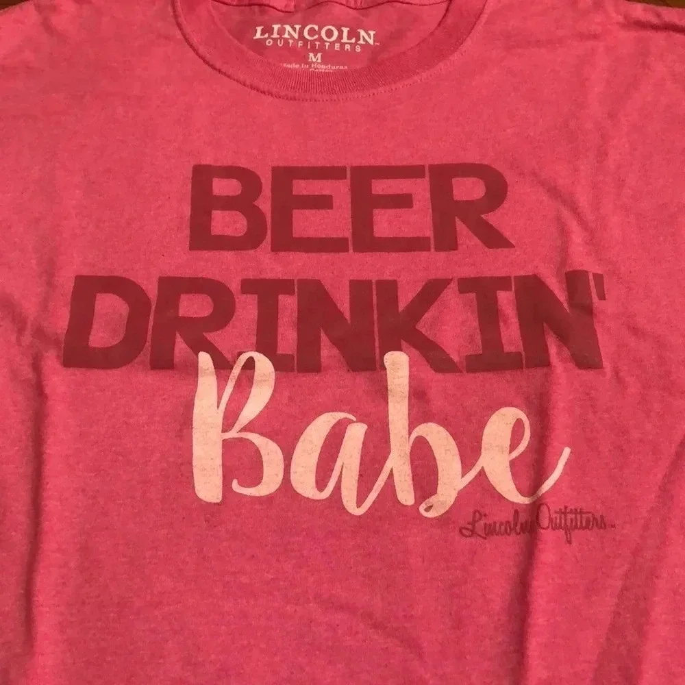 Lincoln Outfitters Beer Drinking Babe Pink Tee Shirt M
